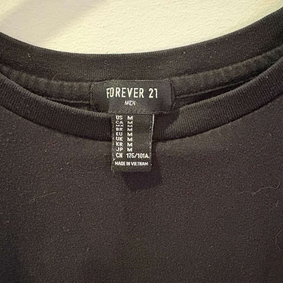 Forever 21 Men's Black Short Sleeve Tee - Picture 2 of 3